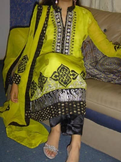 Latest Pakistani Fashion 2010 on Pakistani Fashion Casual Dress 2010 Green Black Designer Wear